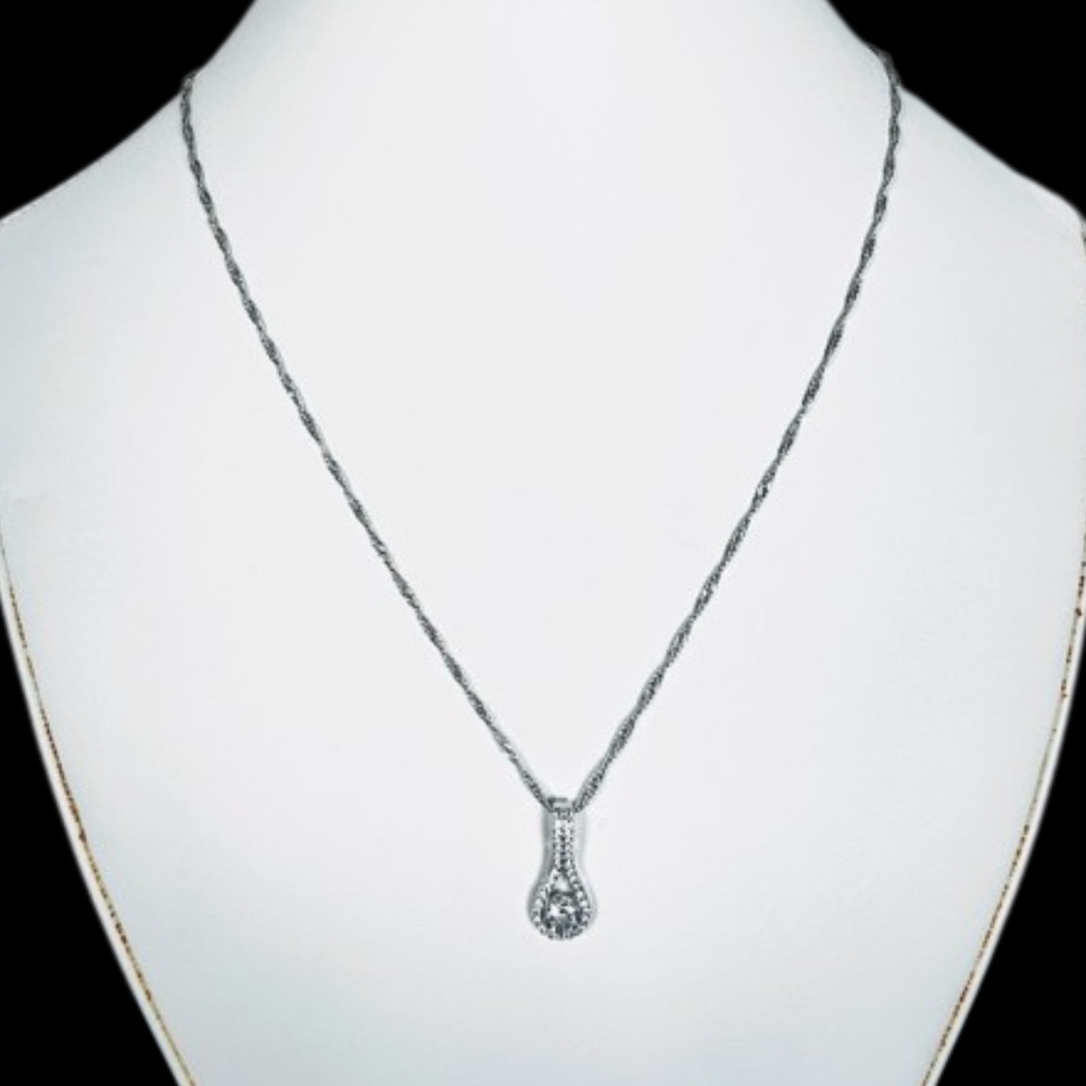Dainty Silver & Crystal Pendant Necklace 🎉Host Pick🎉 - Picture 2 of 9